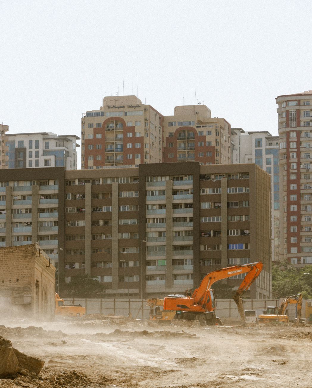 🏗️ 금호건설 나흘 연속 상한가, 건설 중소형株 동반 급등 — 재건축 슈퍼사이클 신호탄일까?